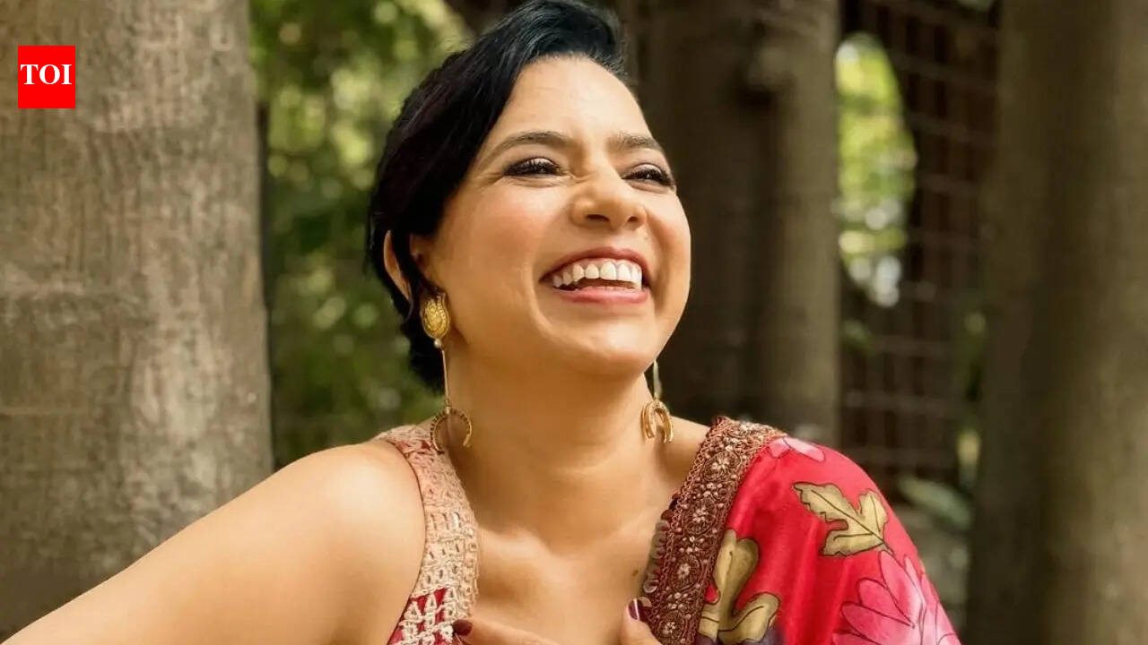 Rajshri Deshpande flaunts her scars from breast cancer surgery, netizens laud her spirit: 'To every woman dimming her light..'