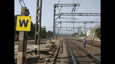 150 families in Thane chawl near railway tracks face eviction, seek rehabilitation