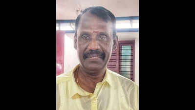 Cop dies after banging into gate at counting centre