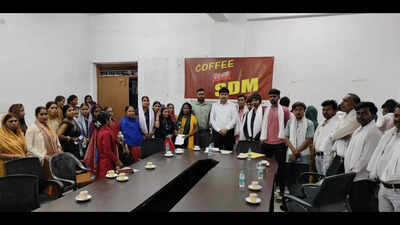 Garhwa SDM hosts coffee meet for daily wagersarhwa SDM hosts coffee meet for daily wagers