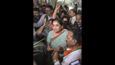 Sunetra backs Supriya’s stance on avoiding Pawar vs Pawar poll clash