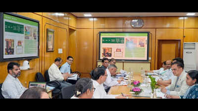 CS reviews Saksham Anganwadi, Poshan 2.0 initiatives in state