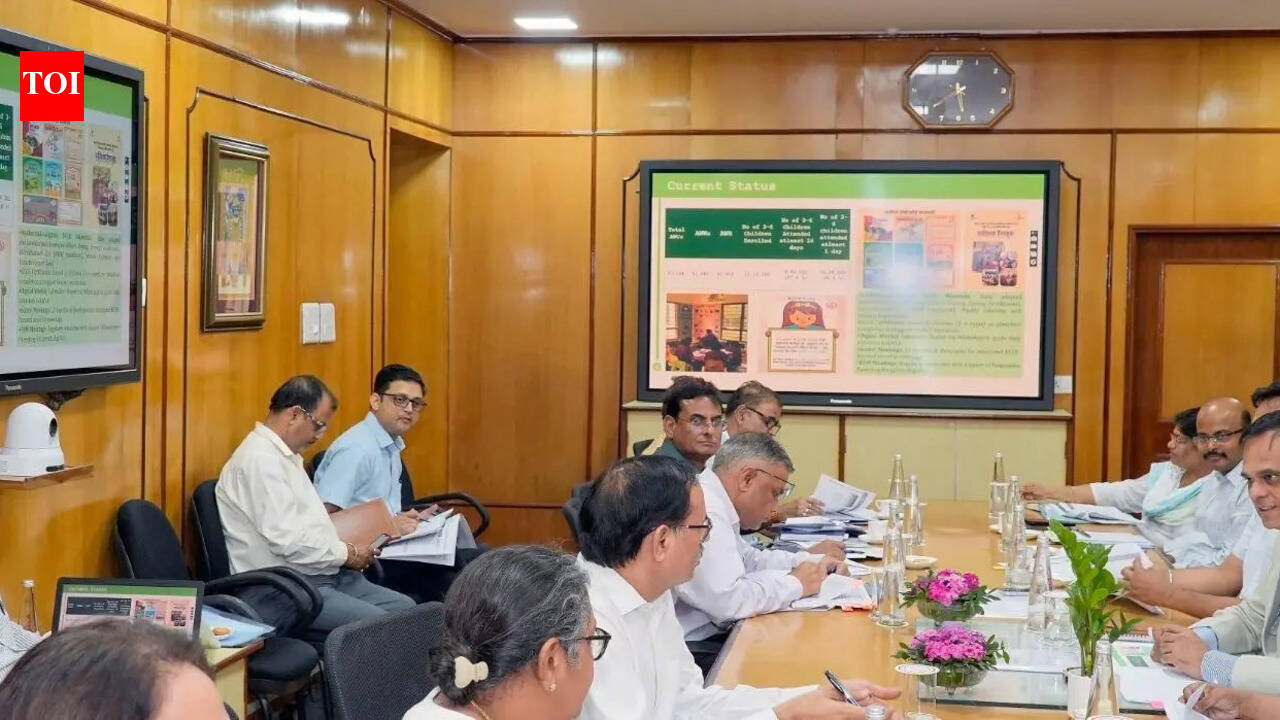 CS reviews Saksham Anganwadi, Poshan 2.0 initiatives in state