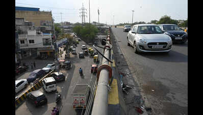 Delivery exec killed as car hits his scooter, flings him off Dabri flyover