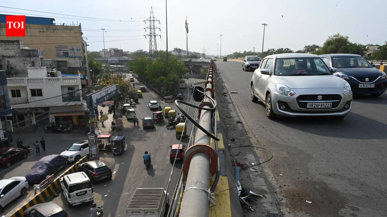 Delivery exec killed as car hits his scooter, flings him off Dabri flyover