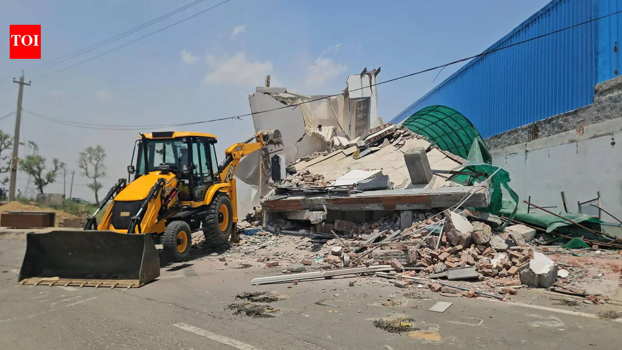 Building linked to land mafia in Gurgaon razed by GMDA