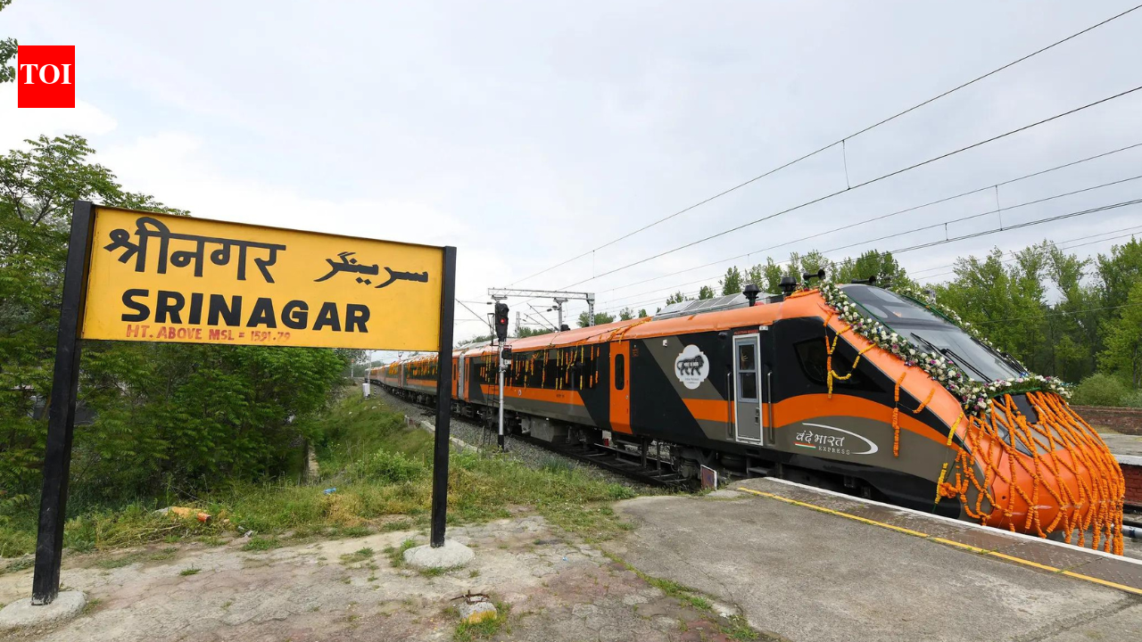 Ashwini Vaishnaw flags off Jammu-Srinagar Vande Bharat Express