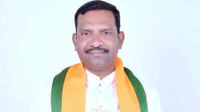 Dumper rams BJP MP Hemant Savara's car near Mumbai; driver suffers fracture