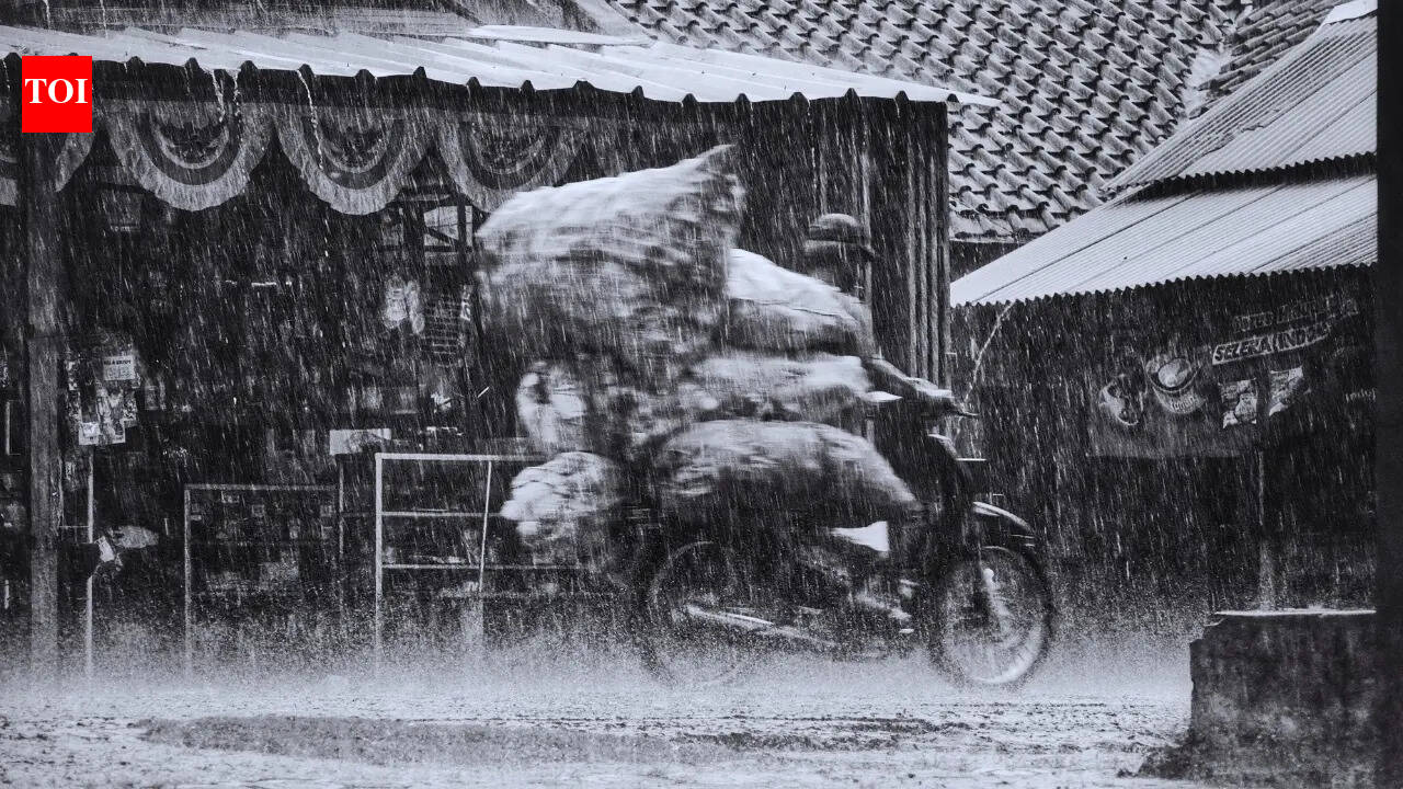 How long will Bengaluru’s stormy spell last? IMD warns travellers of wider weather disruptions across India