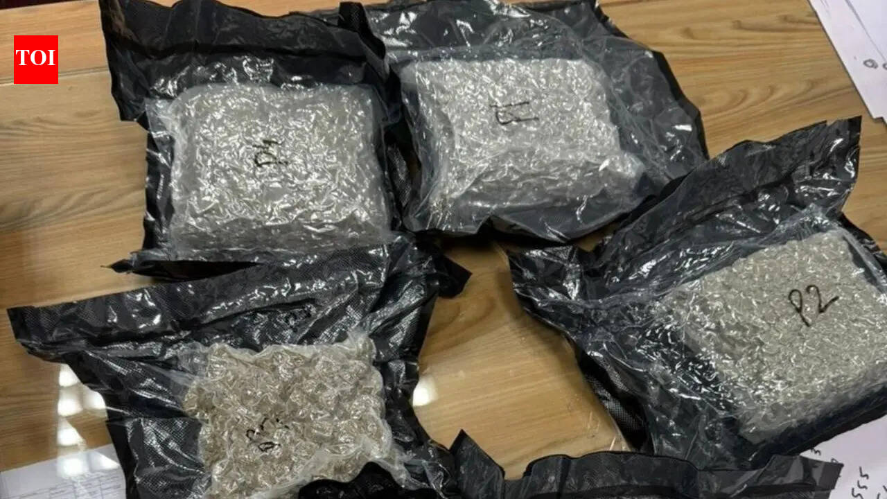 Pune customs authorities catch more than 3kgs of hydroponic weed worth Rs. 1.17 crore from two persons at airport