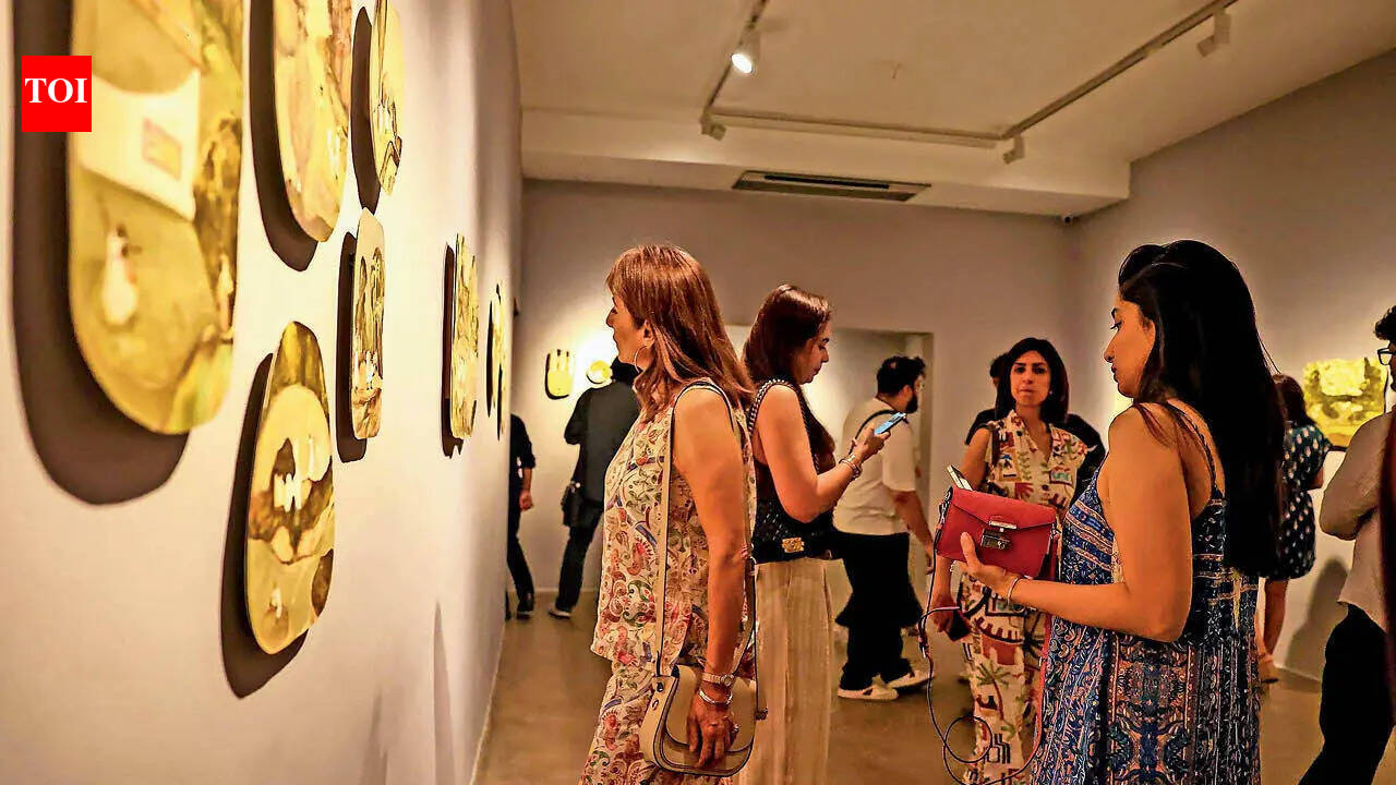 Gallery hopping: A new way to experience &amp; engage with art
