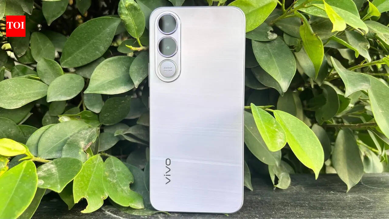 Vivo V70 FE review: Fan edition done right