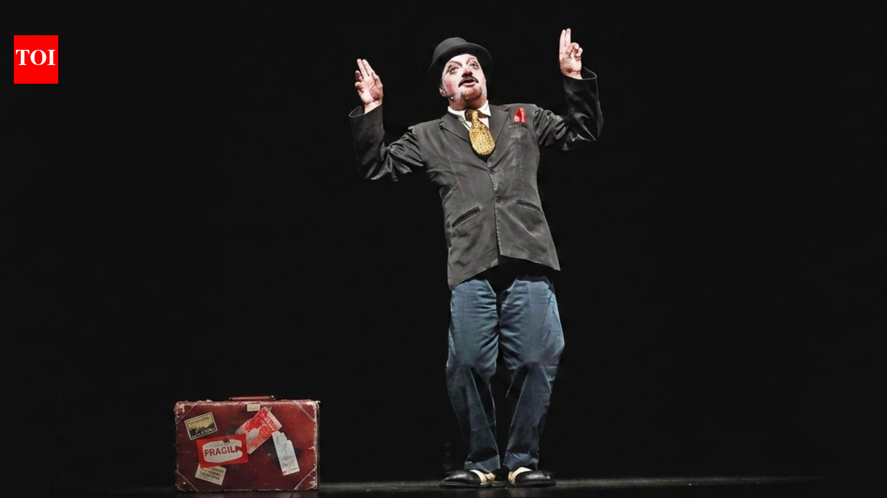Theatre review: Vinay Pathak shines as a clown in Nothing Like Lear