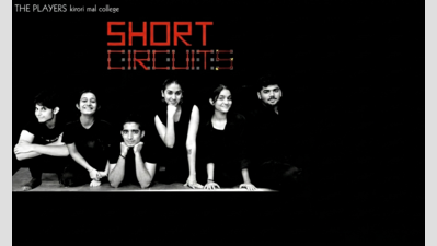 Theater review: Micro-scenes merge the chaos of modern life in Short Circuits