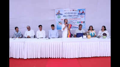 Day after staying away from deputy mayor polls on med grounds, Gurgaon mayor shows up at civic event