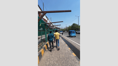 Skywalk held up, Metro commuters forced to pack into pathway to switch from Sec 51 to 52