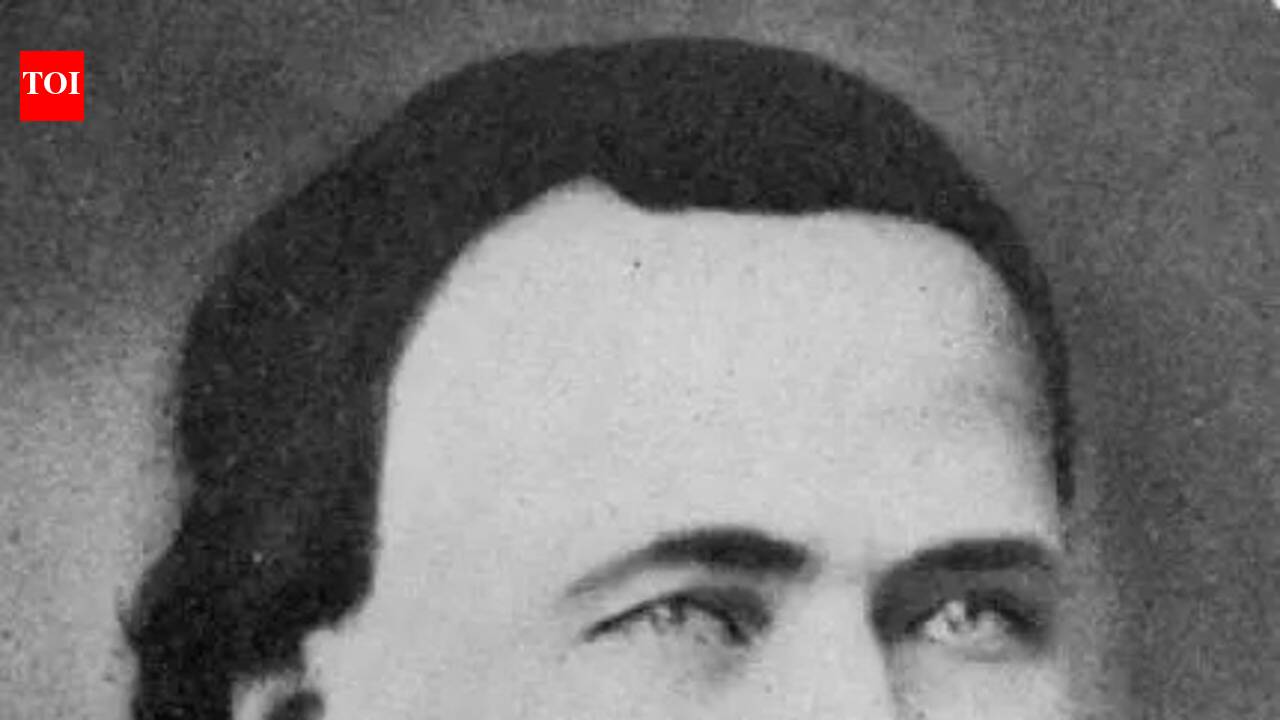 1849 में, वाल्टर हंट की कर्ज संबंधी परेशानियों के कारण आधुनिक सेफ्टी पिन का निर्माण हुआ |