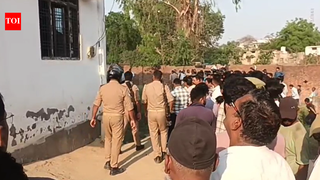 4 minor siblings found dead inside their home in Lucknow; mother suspected