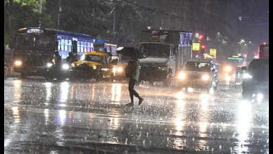 50kmph thunderstorm, showers lash Kolkata, pull down mercury