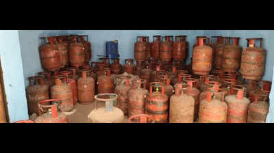 Two arrested in Chennai’s Thiruvanmiyur for hoarding 40 LPG cylinders for sale in blackmarket amid price hike