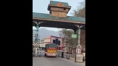 HP entry tax row: Nihangs give 7-day ultimatum, warn of border blockade