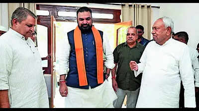 Samrat meets Nitish, flies to Delhi amid buzz over cabinet expansion