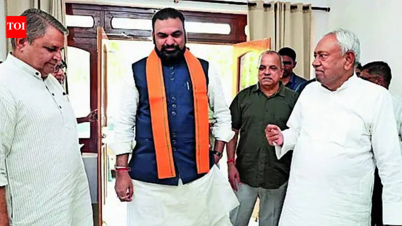 Samrat meets Nitish, flies to Delhi amid buzz over cabinet expansion