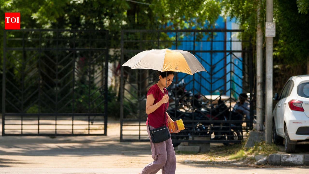 Dust storm lashes Gurgaon, yellow alert issued for next four days
