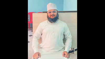 Mufti Ahmad Raza tops from night schools in Nagpur; Taj Baba Night Jr College ranks first