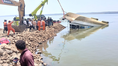 11 dead in MP boat tragedy: Warnings ignored; cruise sailed in 50km/h winds, ended in sinking