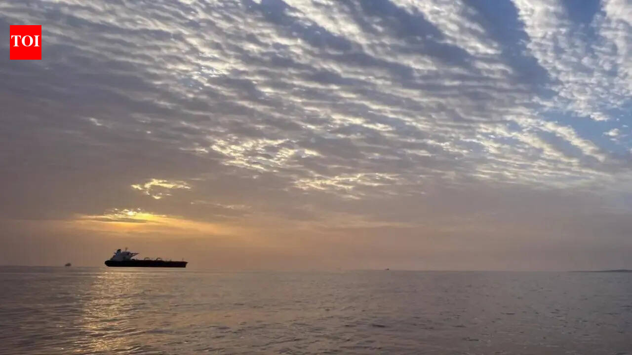 Iranian super tanker slips past US blockade with $220 million oil cargo