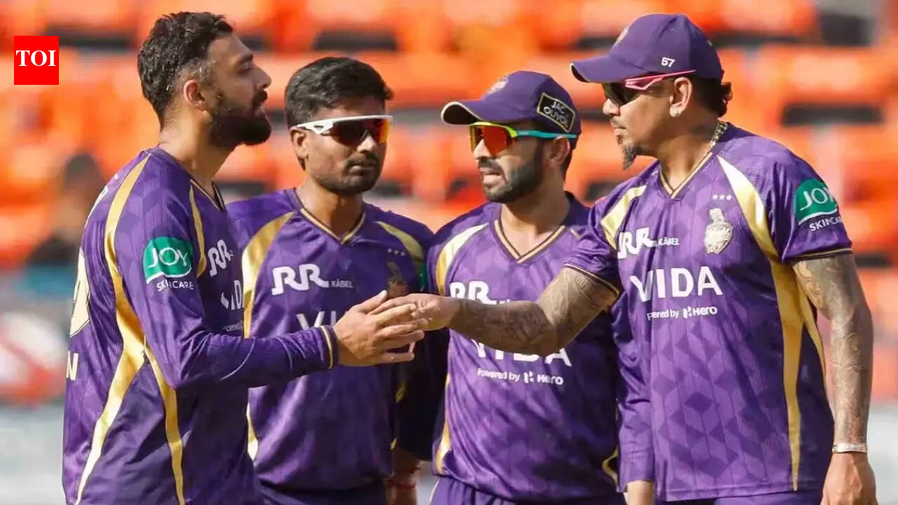 SRH vs KKR, Live: Narine, Chakravarthy choke SRH innings and cap it at 165