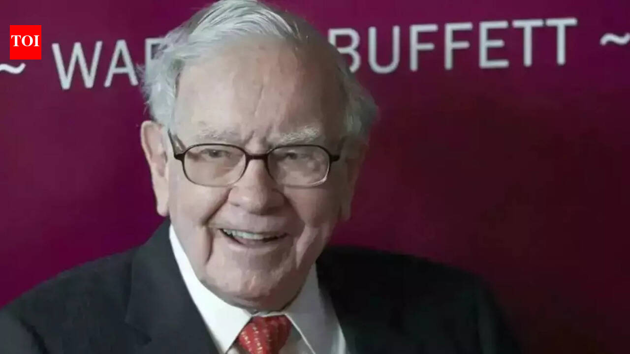 At Berkshire Hathaway's annual shareholders meeting, world’s no. 1 investor Warren Buffet thanks Apple CEO Tim Cook; says: You are a …