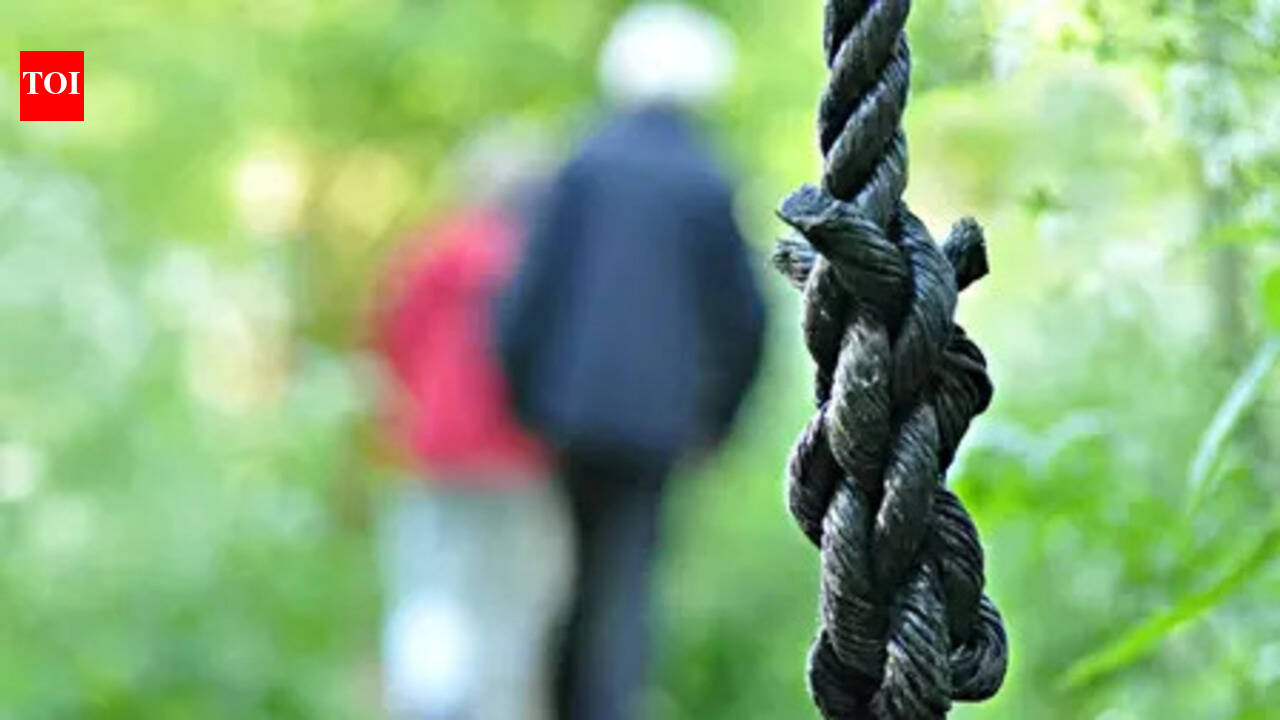 Body of boy found hanging from litchi tree in Muzaffarpur, kin allege murder