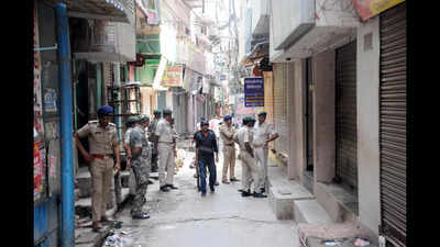 Two juveniles detained for killing man, injuring his wife