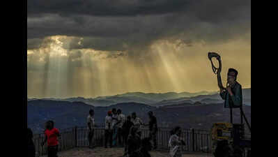 Rain keeps mercury below normal in HP; orange alert for May 4–5