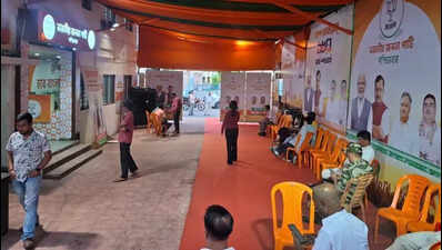 Party cadres spend quiet weekend, wait for voters’ cue and focus on final-day plan