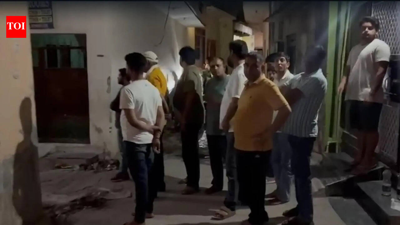 Man kills wife, 4 children over loan dispute, attempts suicide