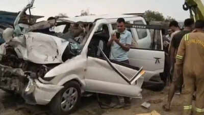 6 dead, 4 injured as SUV returning from Ayodhya crashes in UP's Jalaun