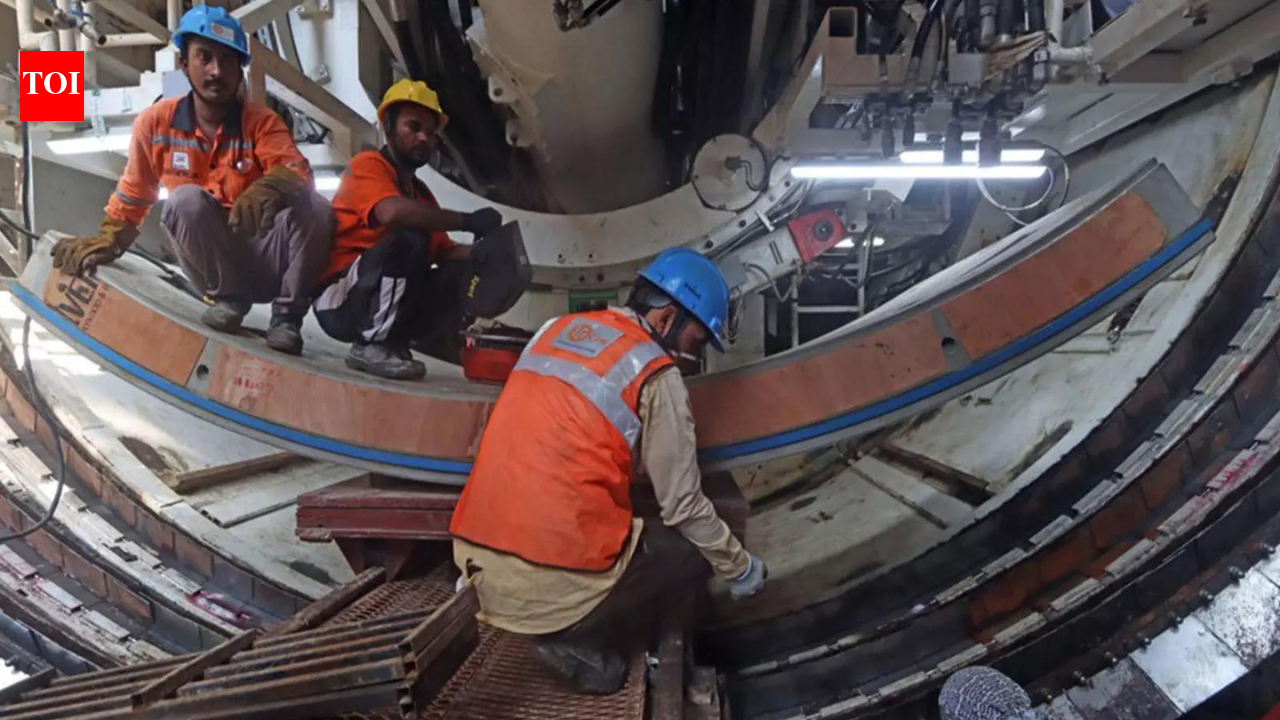 Manufacturing PMI rises up to 54.7 in April, Iran war pushes input costs higher – The Times of India