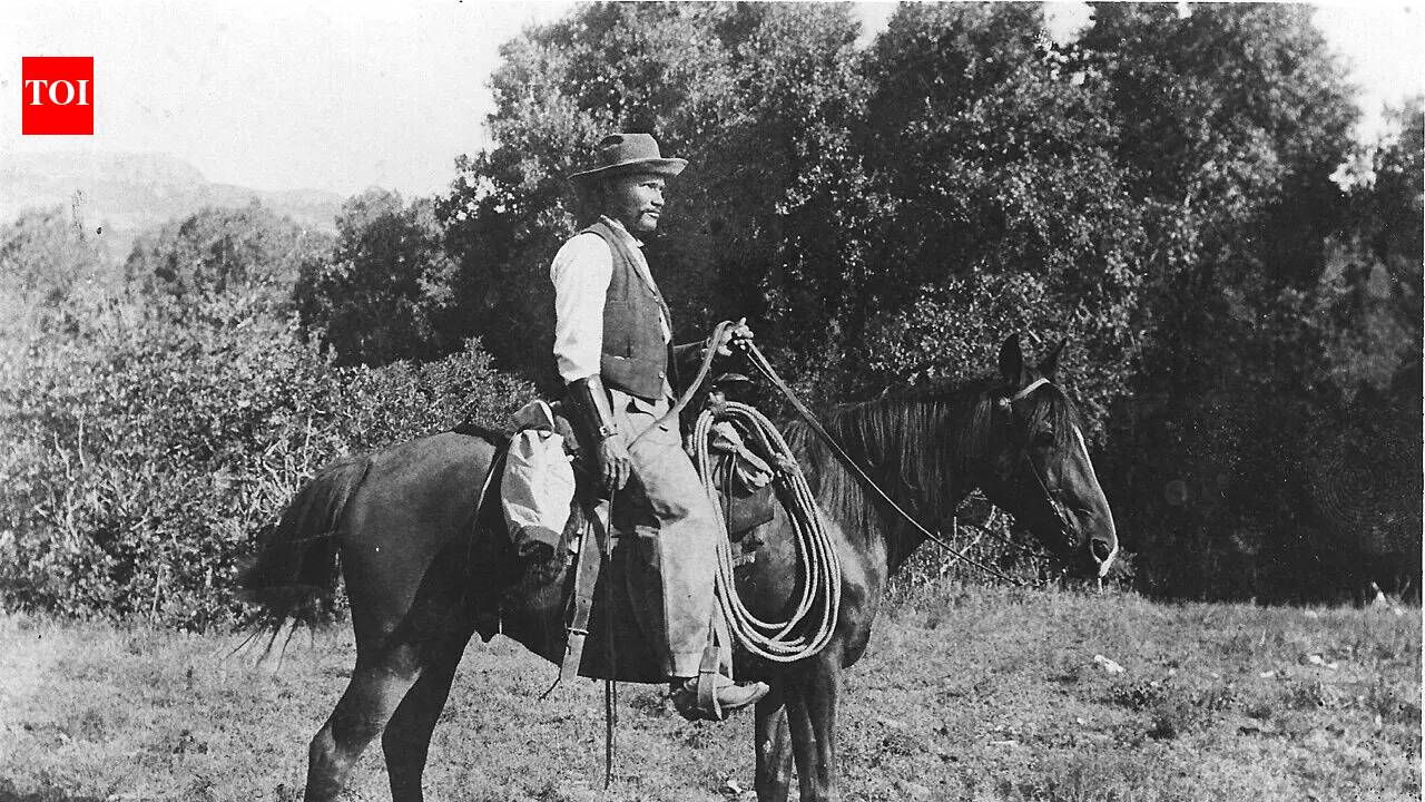 In 1908, a cowboy found giant bones in a New Mexico arroyo and unearthed the Folsom site