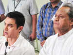 Aamir meets Rajasthan CM!