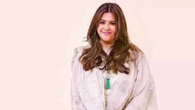 Ekta Kapoor 'dances on the roads' of Bangkok with Urvashi Dholakia on an all girls' trip
