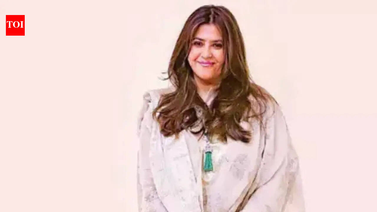 Ekta Kapoor 'dances on the roads' of Bangkok with Urvashi Dholakia on an all girls’ trip