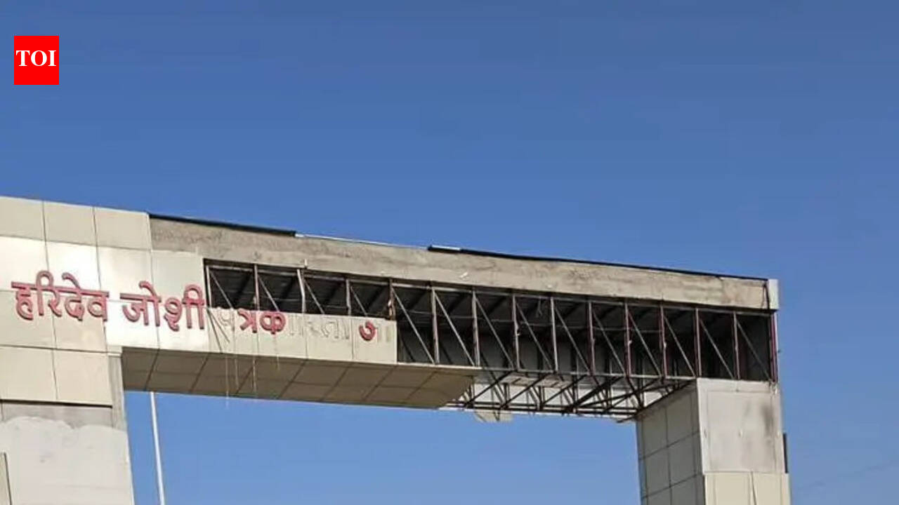Dust storm damages main gate of HJU, raises safety concerns