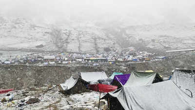 Snowfall at Kedarnath, IMD issues storm alert for several places in U’khand