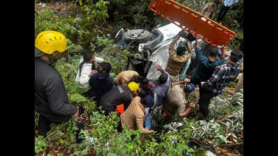 SUV plunges into deep gorge near Nainital, 1 dead