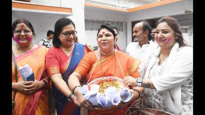 NDA celebrates BJP’s win in Bengal with ‘jhalmuri’