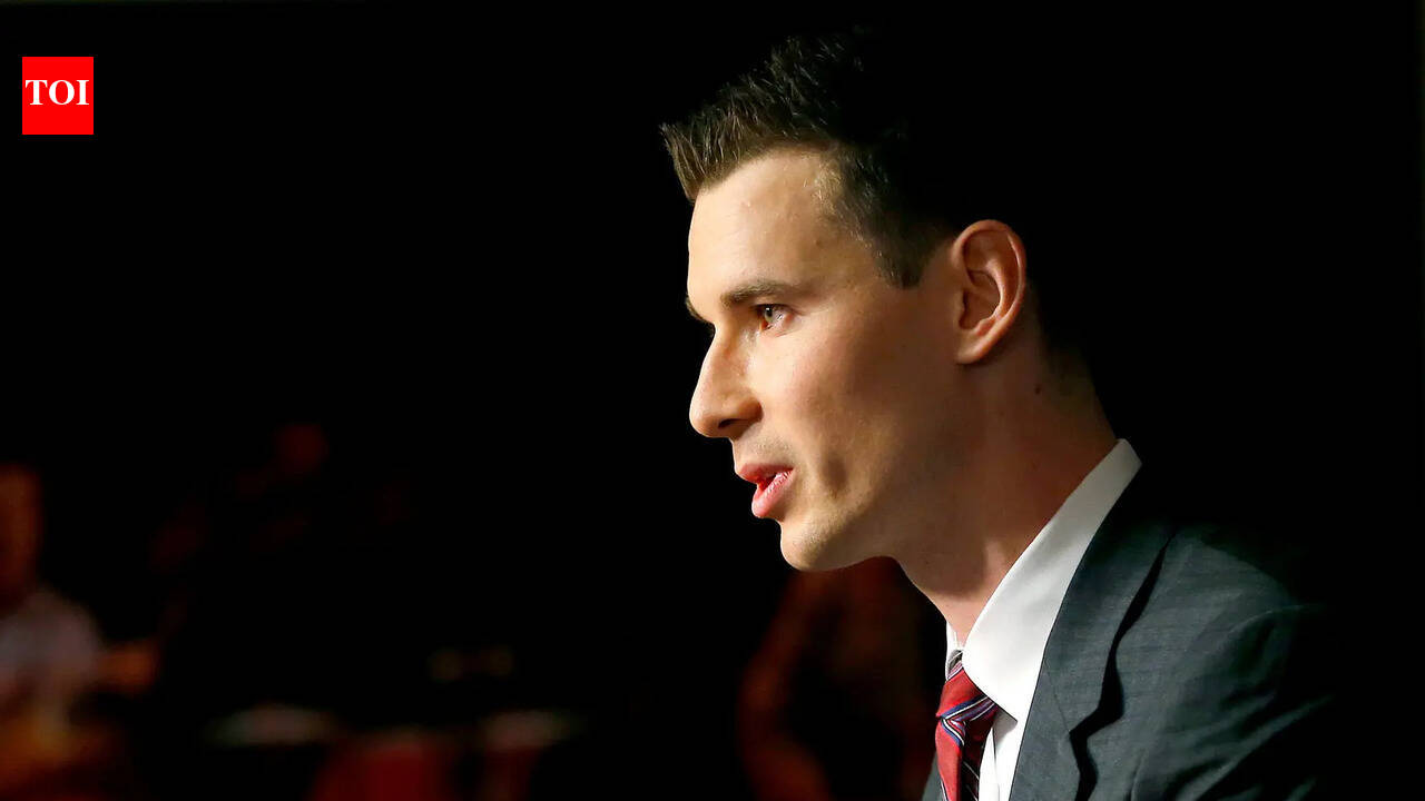 Toronto Maple Leafs officially hire Mats Sundin and John Chayka to lead their front office following their disastrous season