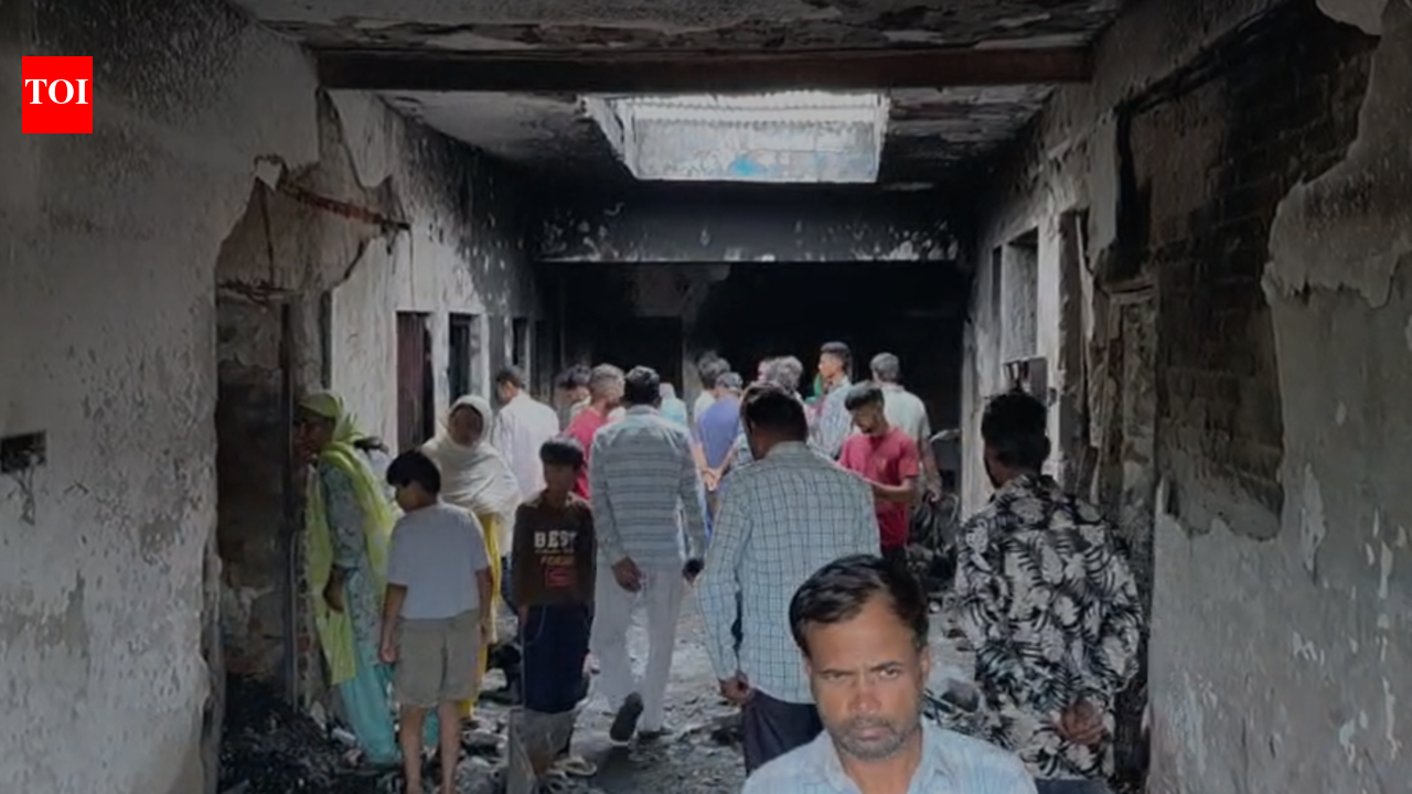 Man, 8-yr-old daughter die in Meerut house fire; 10 critical